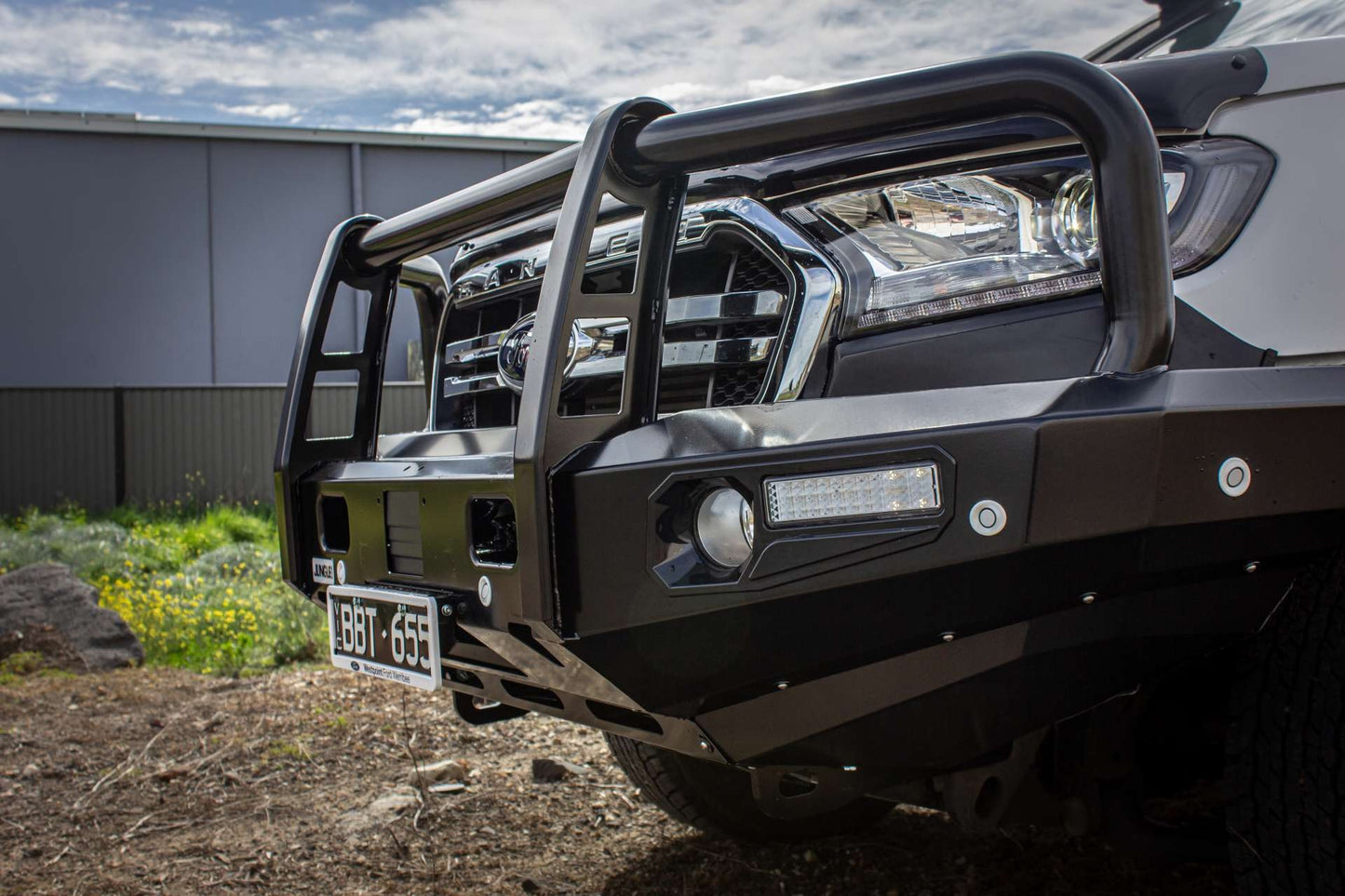 Offroad Steel Heavy-Duty Front Bumper Bull Bar